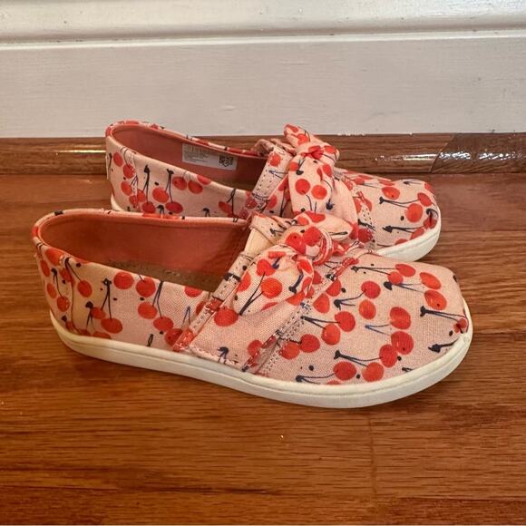 TOMS Sneakers Cherry Print Bow Toms sz 11 Sneakers - Picture 2 of 9